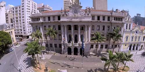 Faculdade de Direito da USP desafia MP de Bolsonaro e autoriza desconto sindical em folha